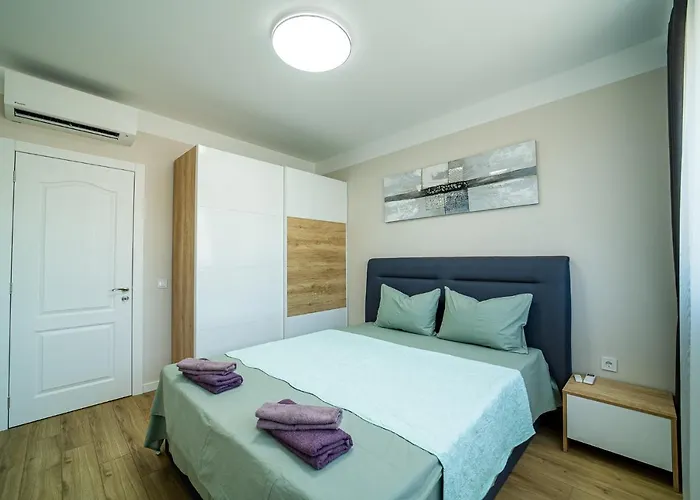 Sky Academic * 瓦爾納