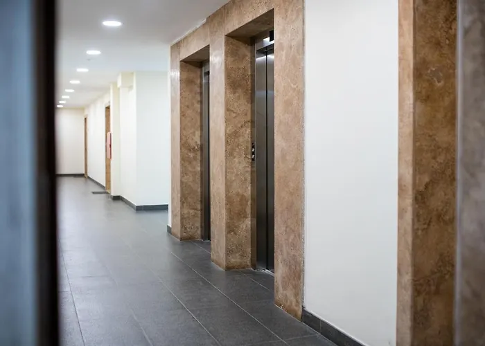 Sky Academic * 瓦爾納